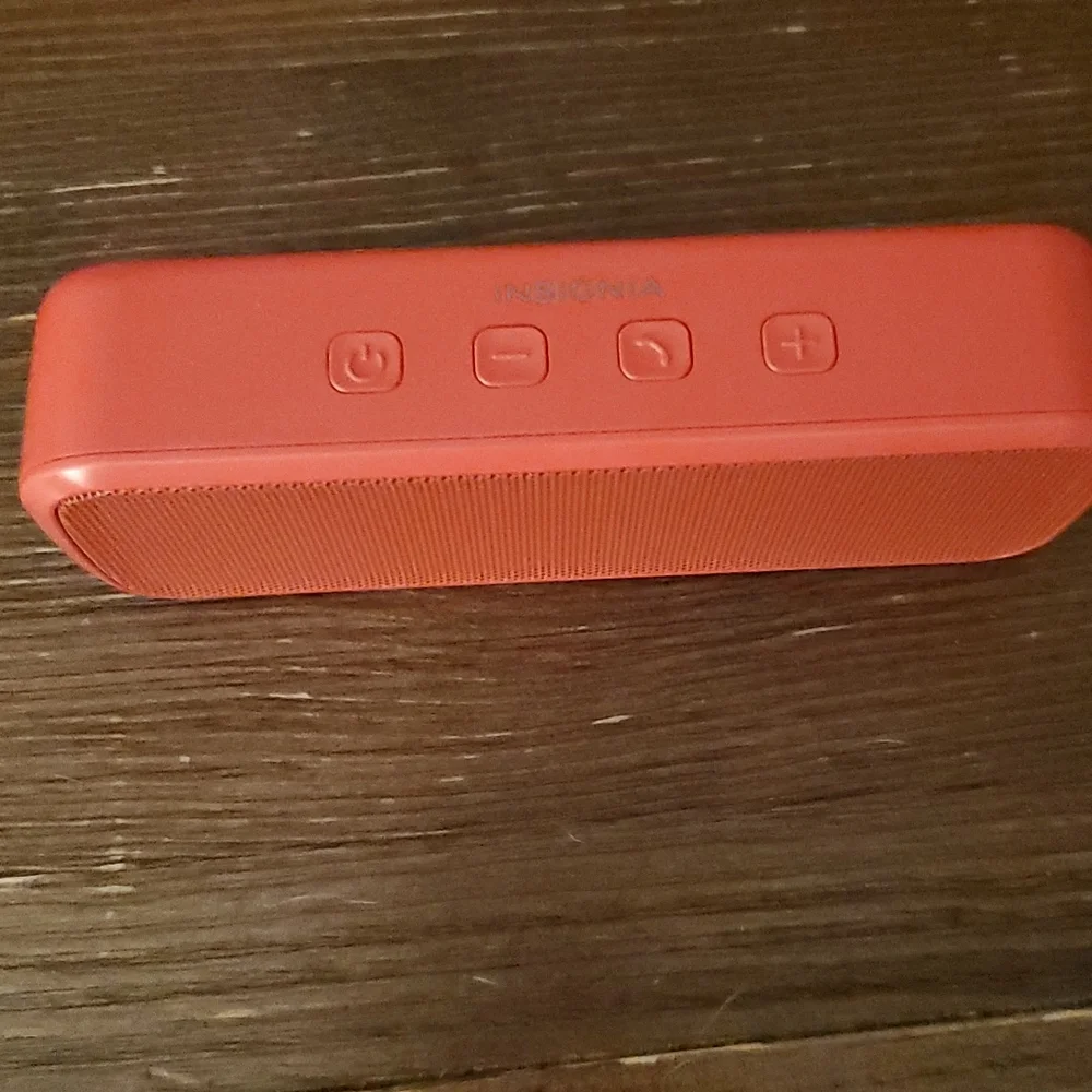 Insignia portable speaker - Picture 2 of 4